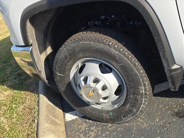 New 2026 Summit White Chevrolet Work Truck image 16