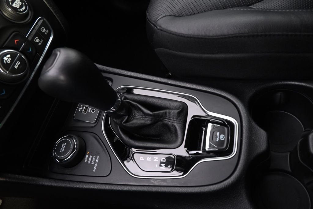 Used 2019 Blue Jeep Limited image 31