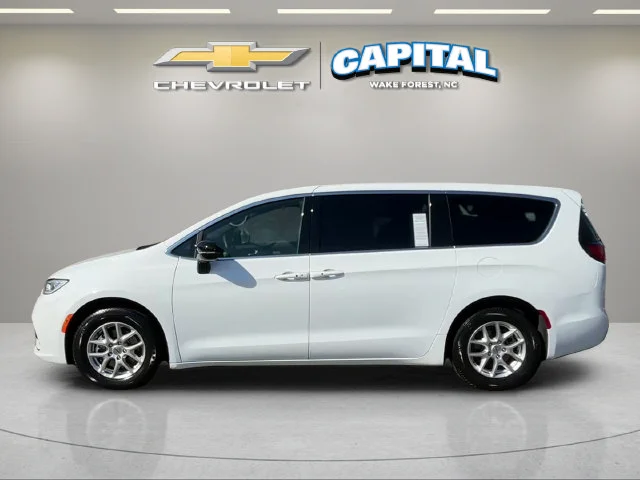 Used 2025 White Chrysler Select image 2