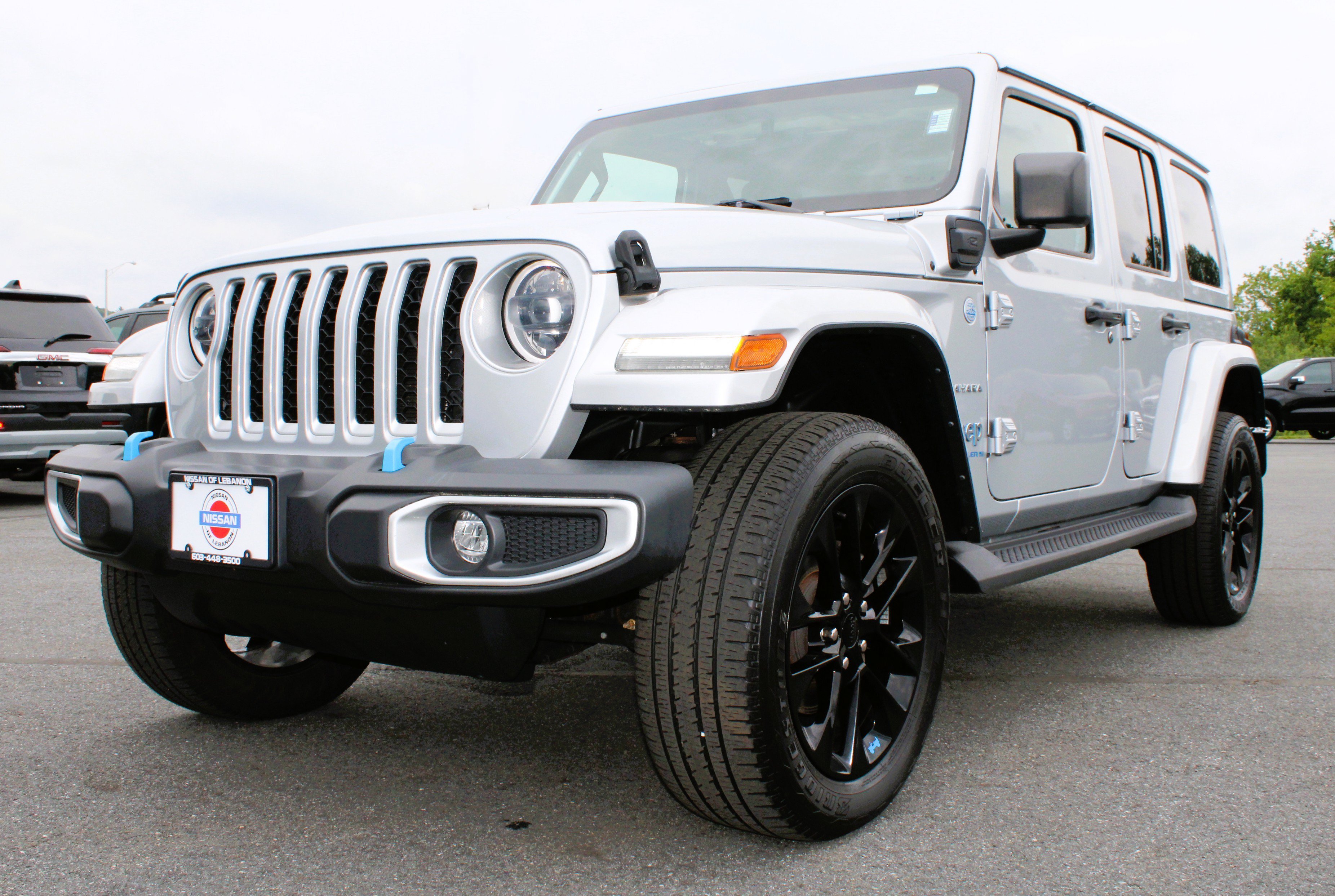 Used 2023 Silver Zynith Clearcoat Jeep Sahara image 1