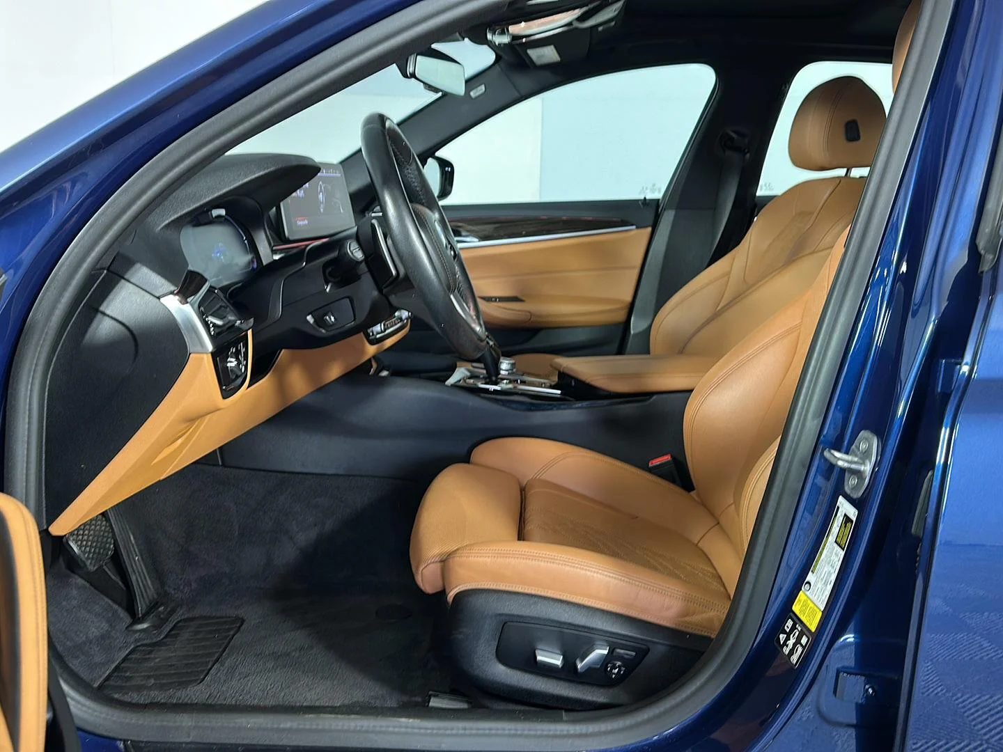 Used 2022 Phytonic Blue Metallic BMW 540i xDrive image 9