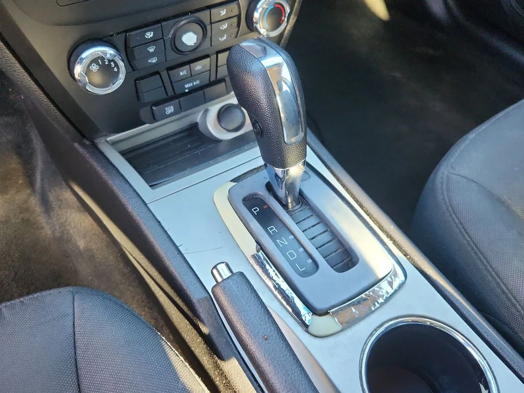 Used 2012 Blue Ford SE image 23