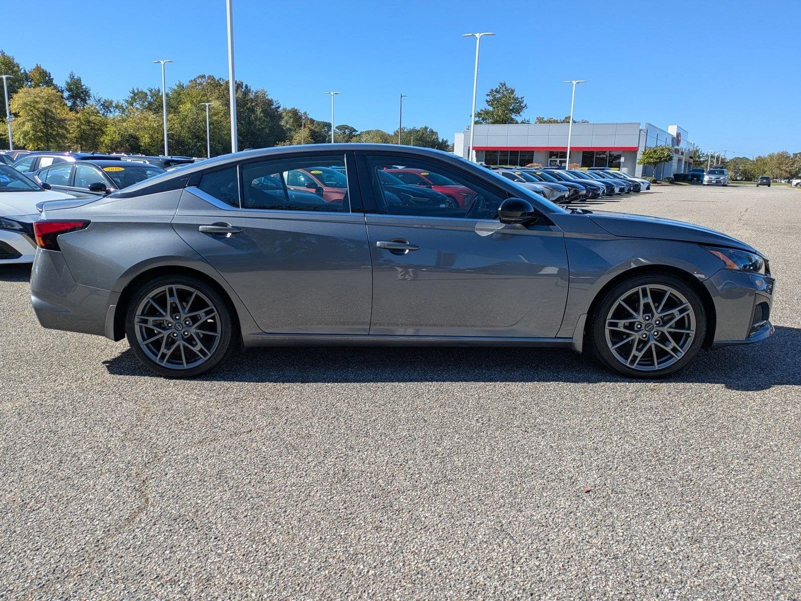 Used 2024 Gun Metallic Nissan 2.0 SR image 3