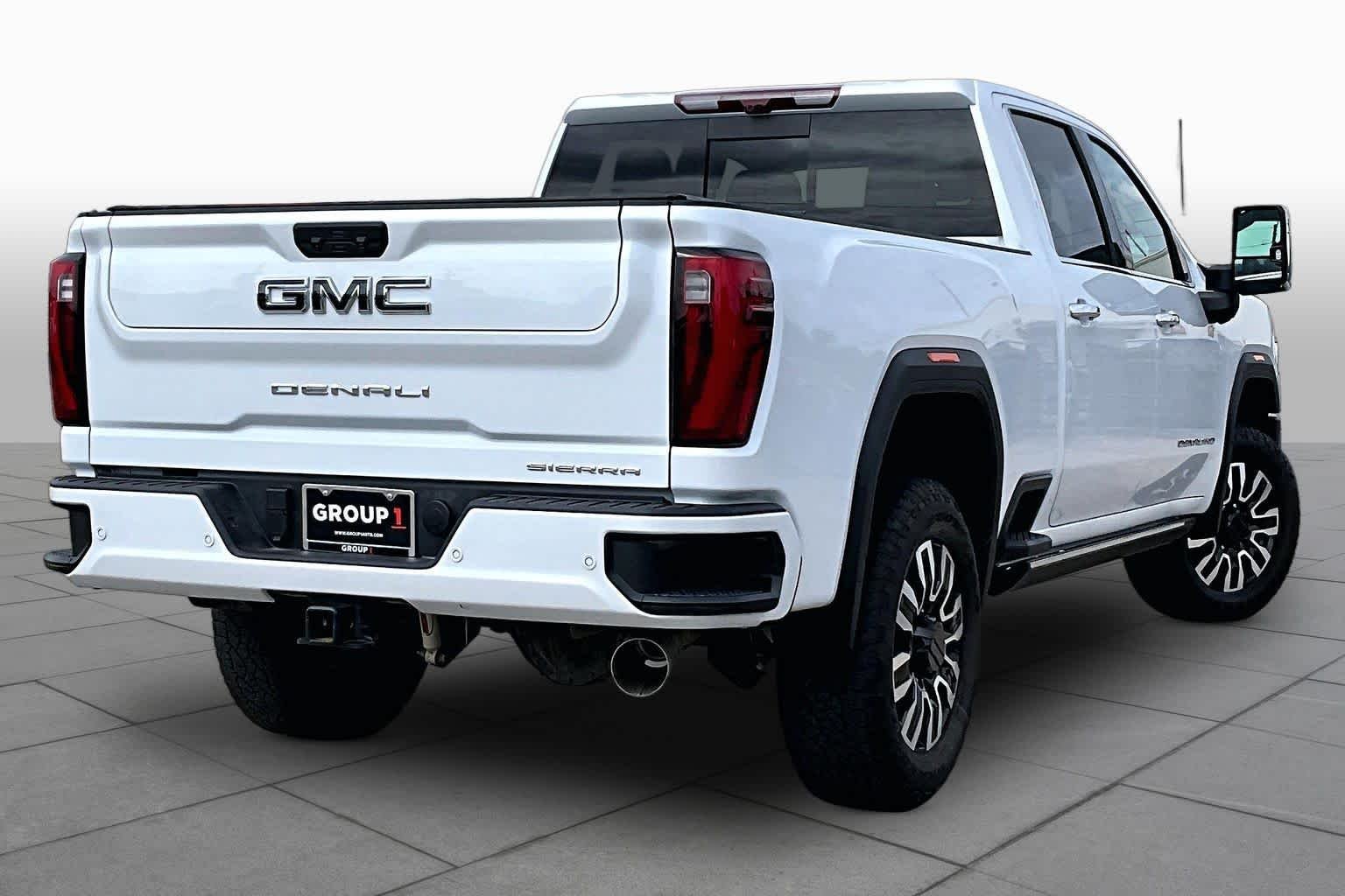 Used 2026 Glacier White Tricoat GMC Denali Ultimate image 11