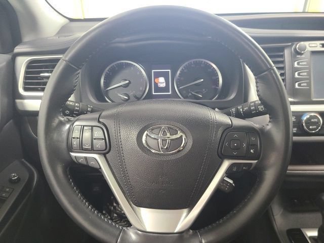 Certified Used 2018 Blizzard Pearl Toyota XLE image 26