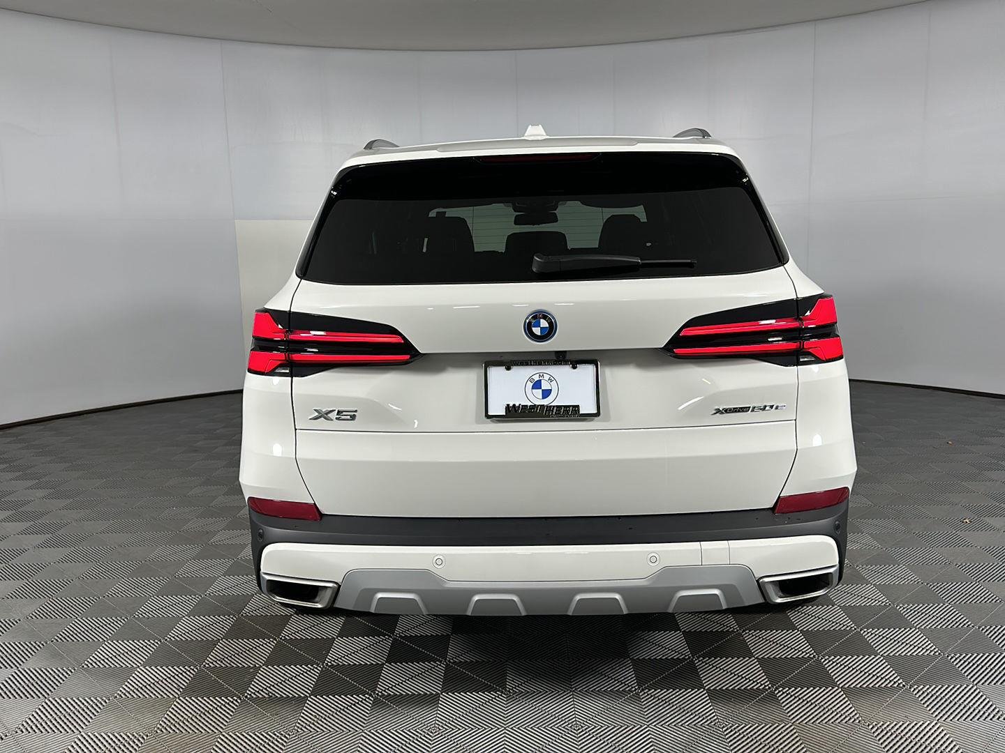 New 2026 Alpine White BMW xDrive50e image 22