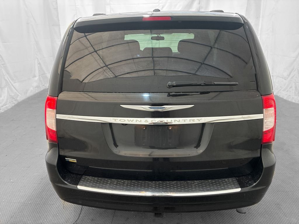Used 2014 Black Chrysler Touring image 5