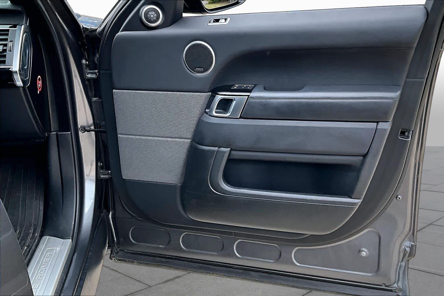 Used 2019 Corris Gray Metallic Land Rover Dynamic image 23