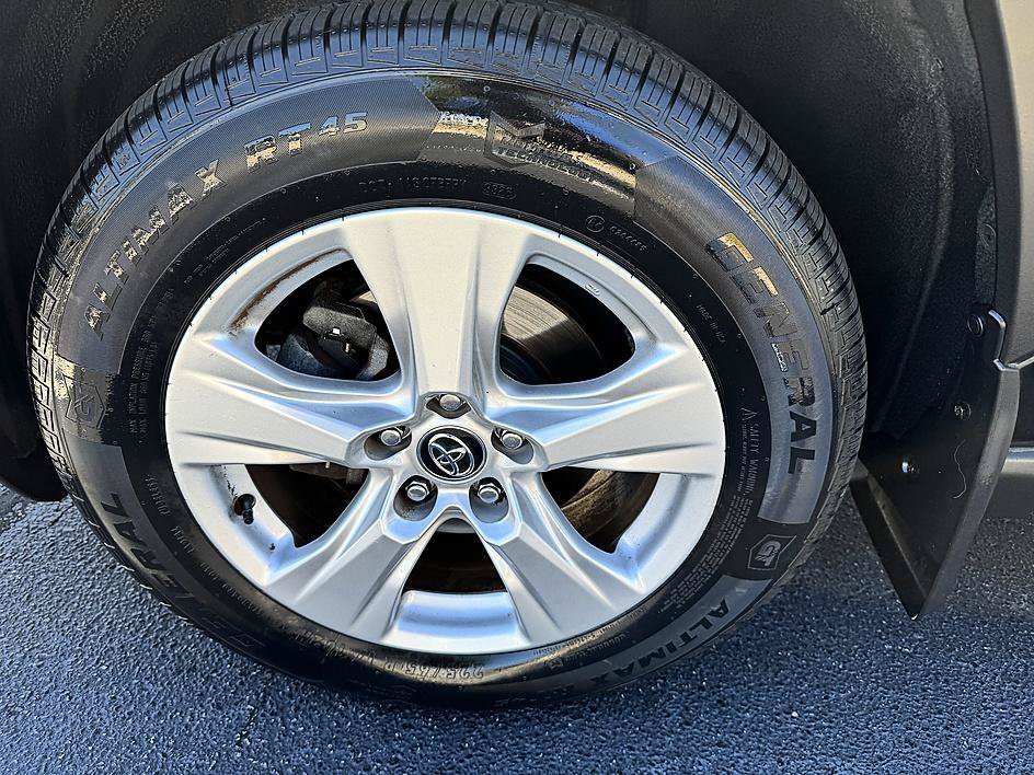 Used 2020 Midnight Black Metallic Toyota XLE image 28