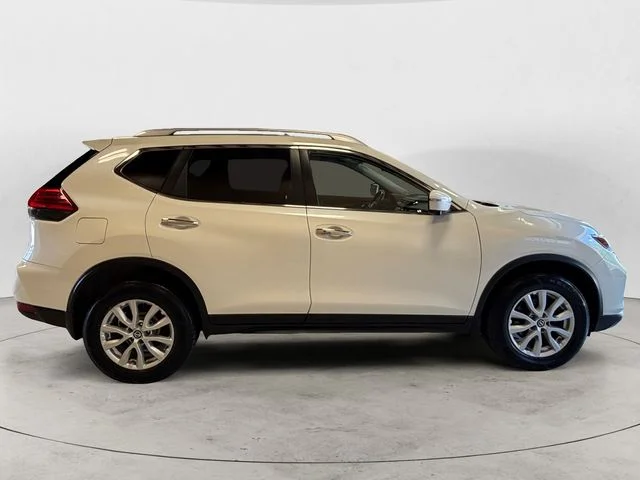 Used 2017 Glacier White Nissan SV image 6