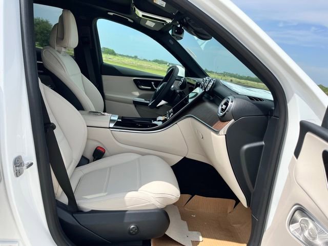 New 2026 Polar White Mercedes-Benz GLC 300 image 50