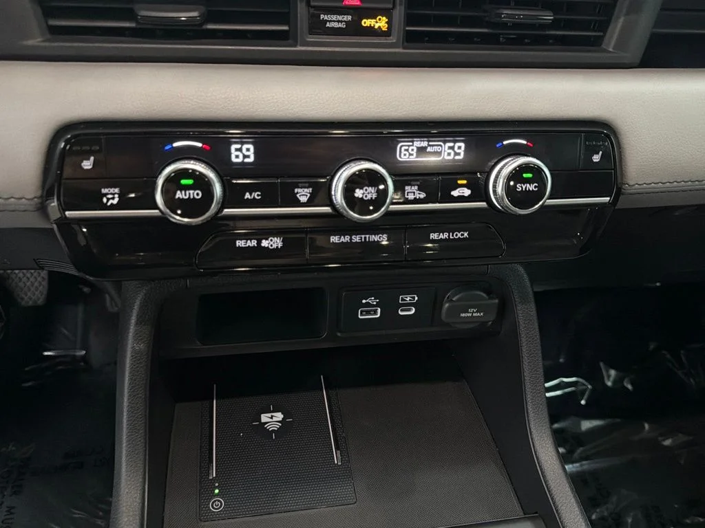 Used 2025  Honda EX-L image 17