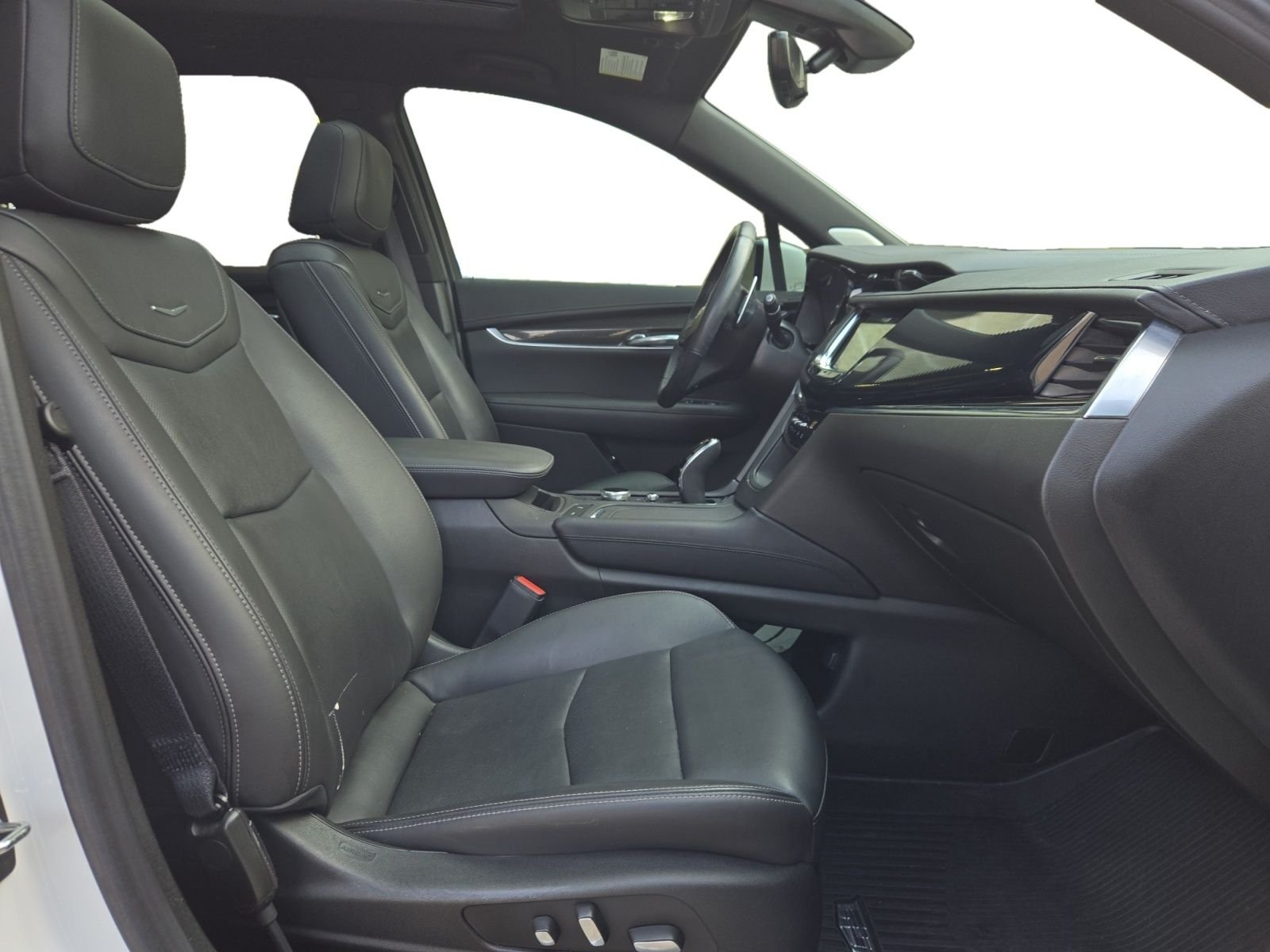 Used 2023 White Cadillac Sport image 23