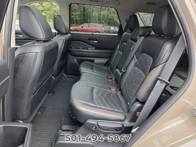 Used 2023 Black Nissan Platinum image 10