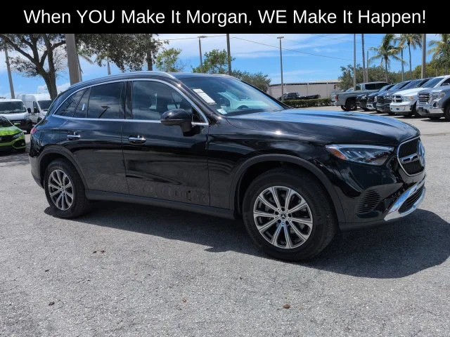 Used 2024  Mercedes-Benz GLC 300 image 3