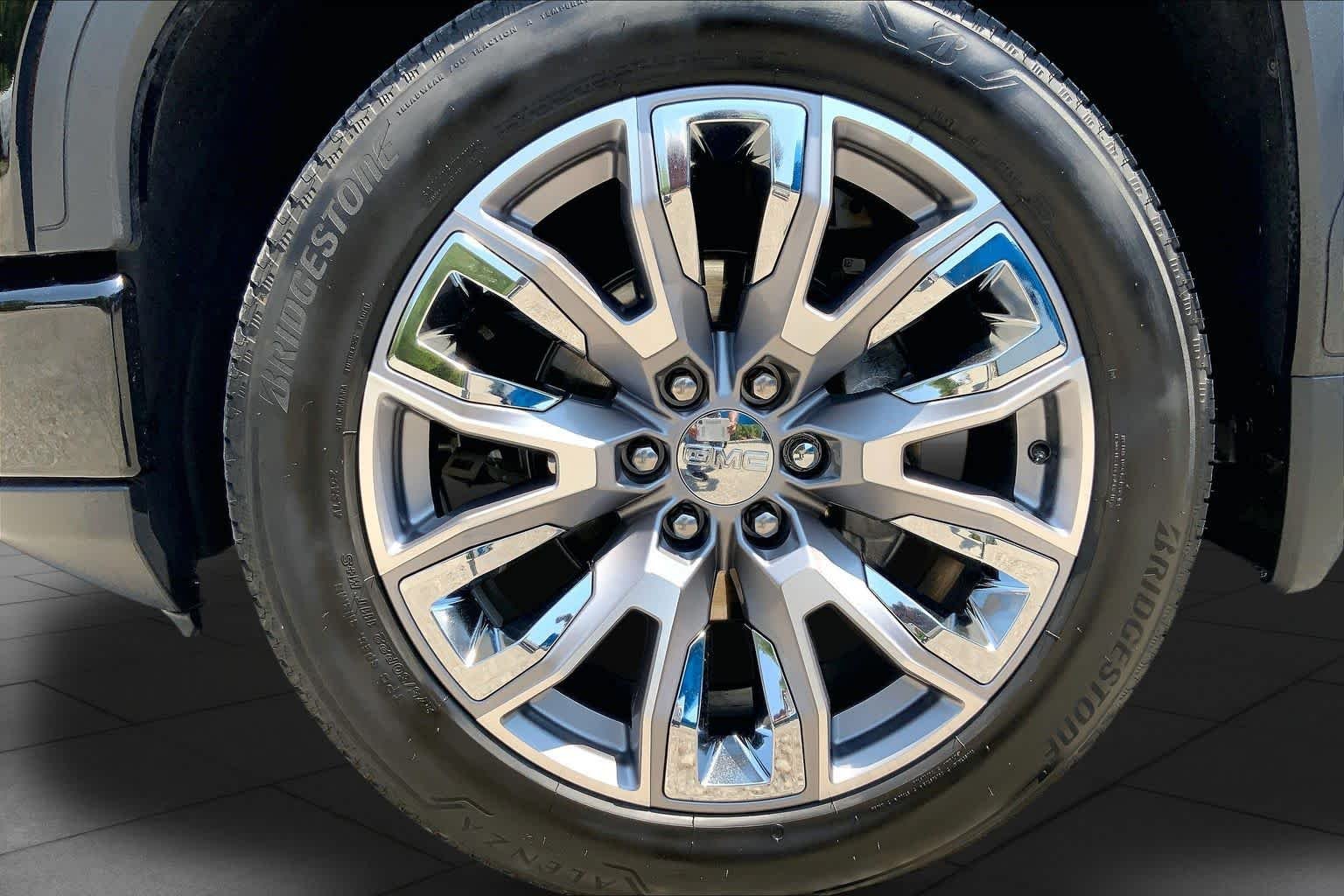 Used 2024 Onyx Black GMC Denali image 11