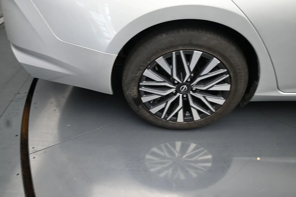 Used 2024 Silver Nissan 2.5 SV image 10
