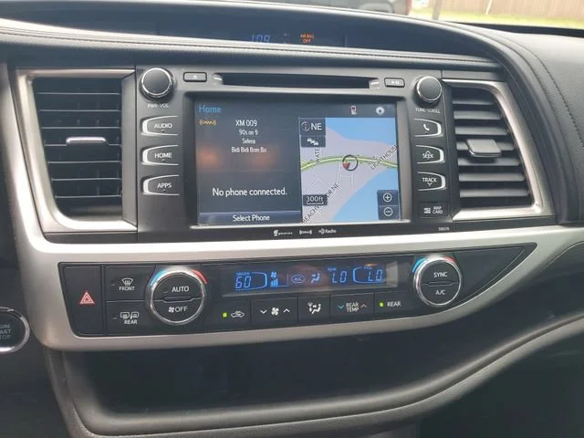 Used 2017 Predawn Gray Mi Toyota XLE image 17