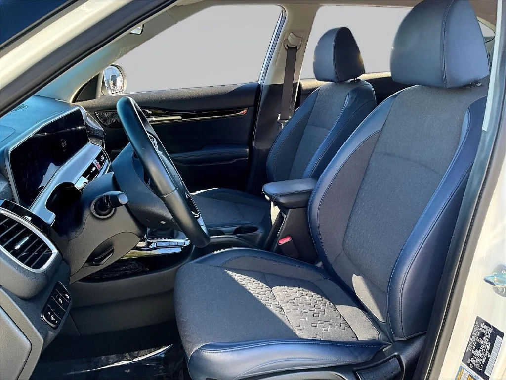 Used 2024 White Kia S image 22