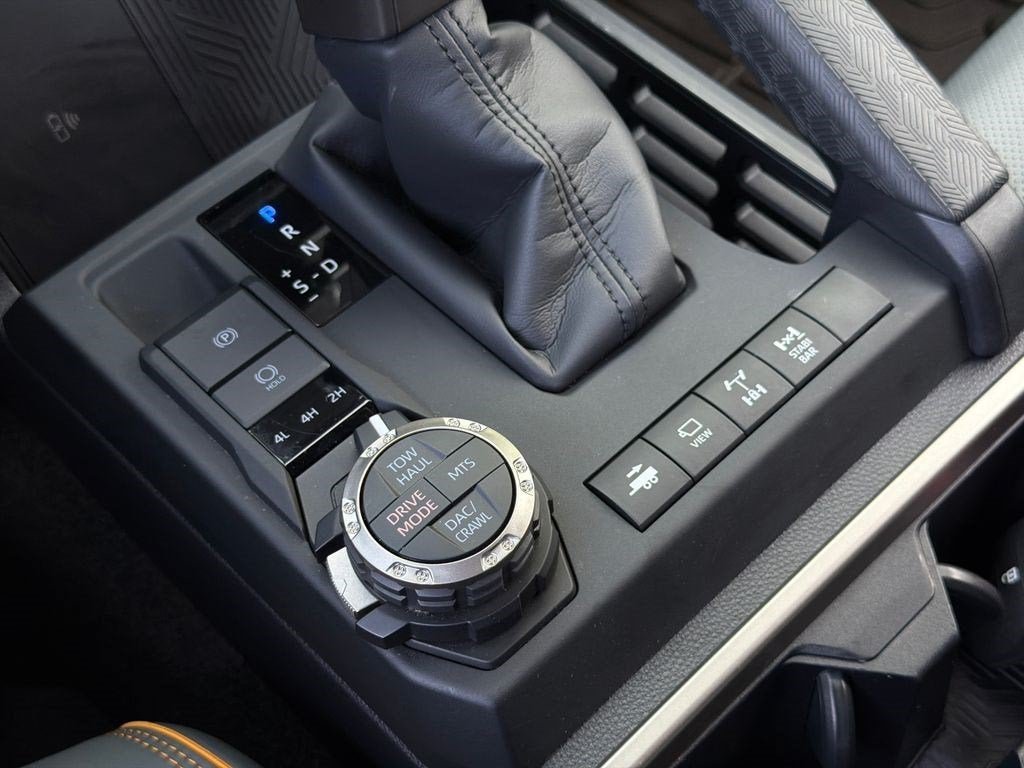 Used 2025 Everest Toyota Hybrid Trailhunter image 30