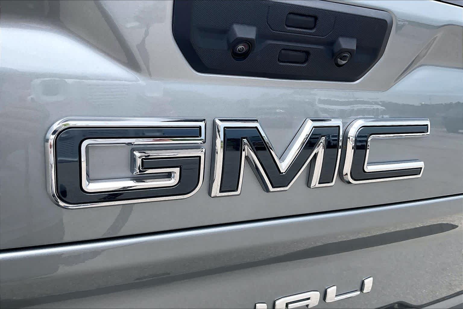 Used 2025 Sterling Metallic GMC Denali Ultimate image 31