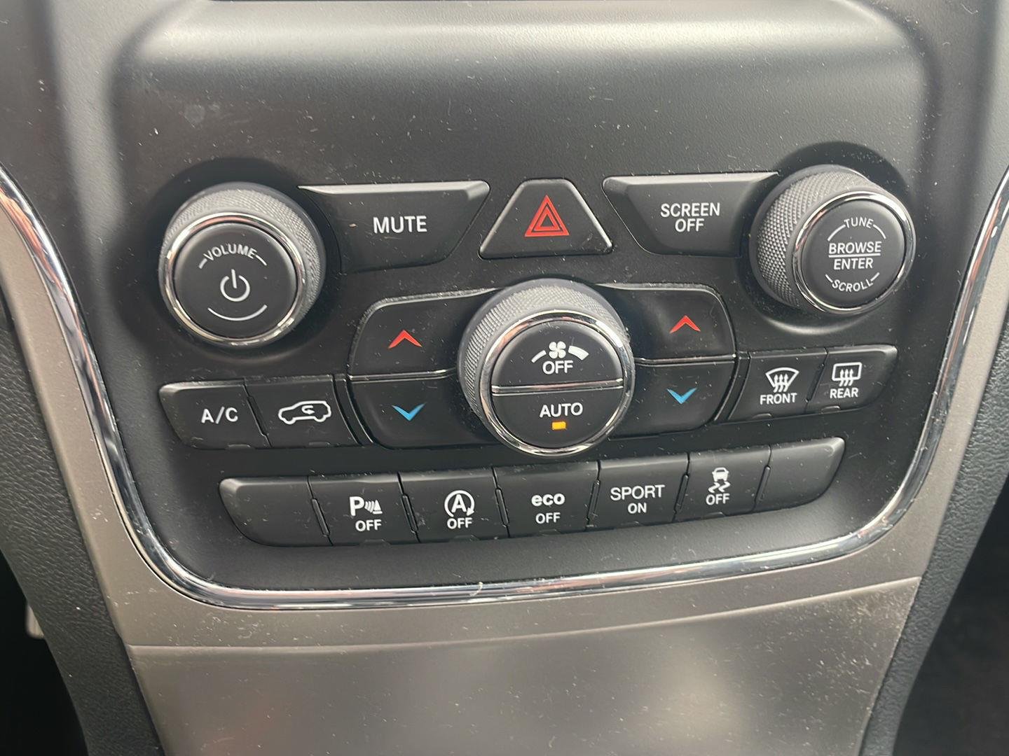 Used 2018 Granite Crystal Metallic Clearcoat Jeep Laredo E image 5