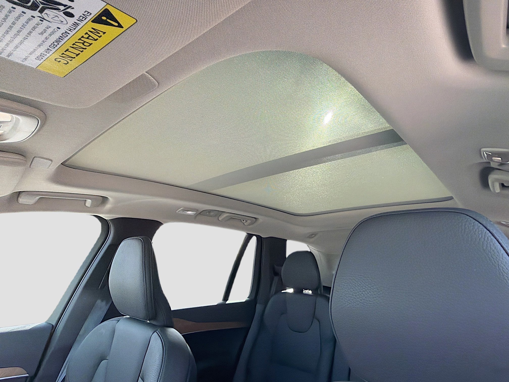 Used 2024 Vapour Gray Metallic Volvo Plus Bright Theme image 27
