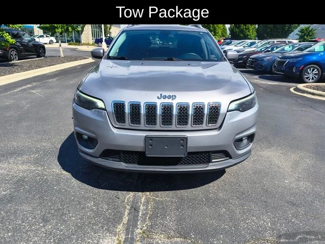 Used 2019 Silver Jeep Latitude Plus image 9