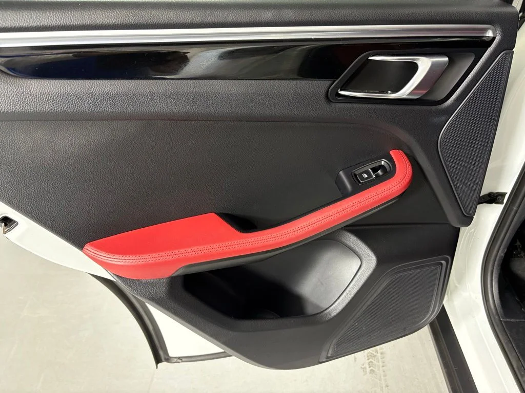 Used 2018 White Porsche Base image 43