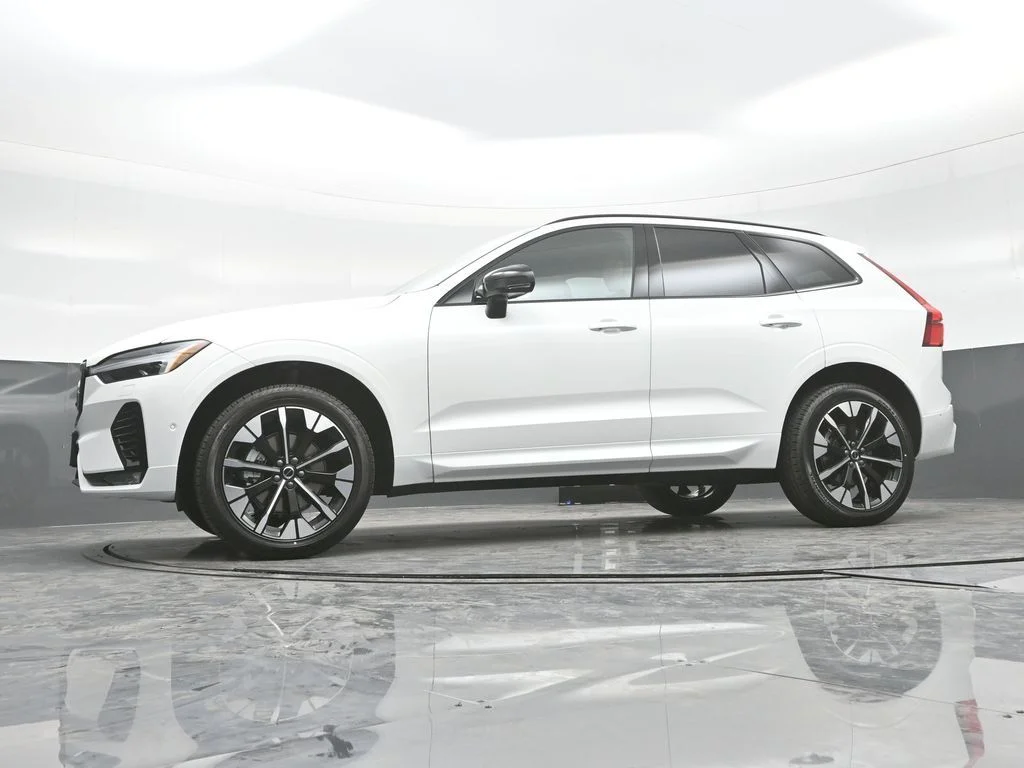 Used 2026 Crystal White Volvo Plus image 25
