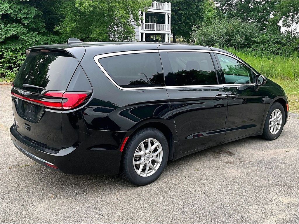 Used 2023 Black Chrysler Touring L image 6