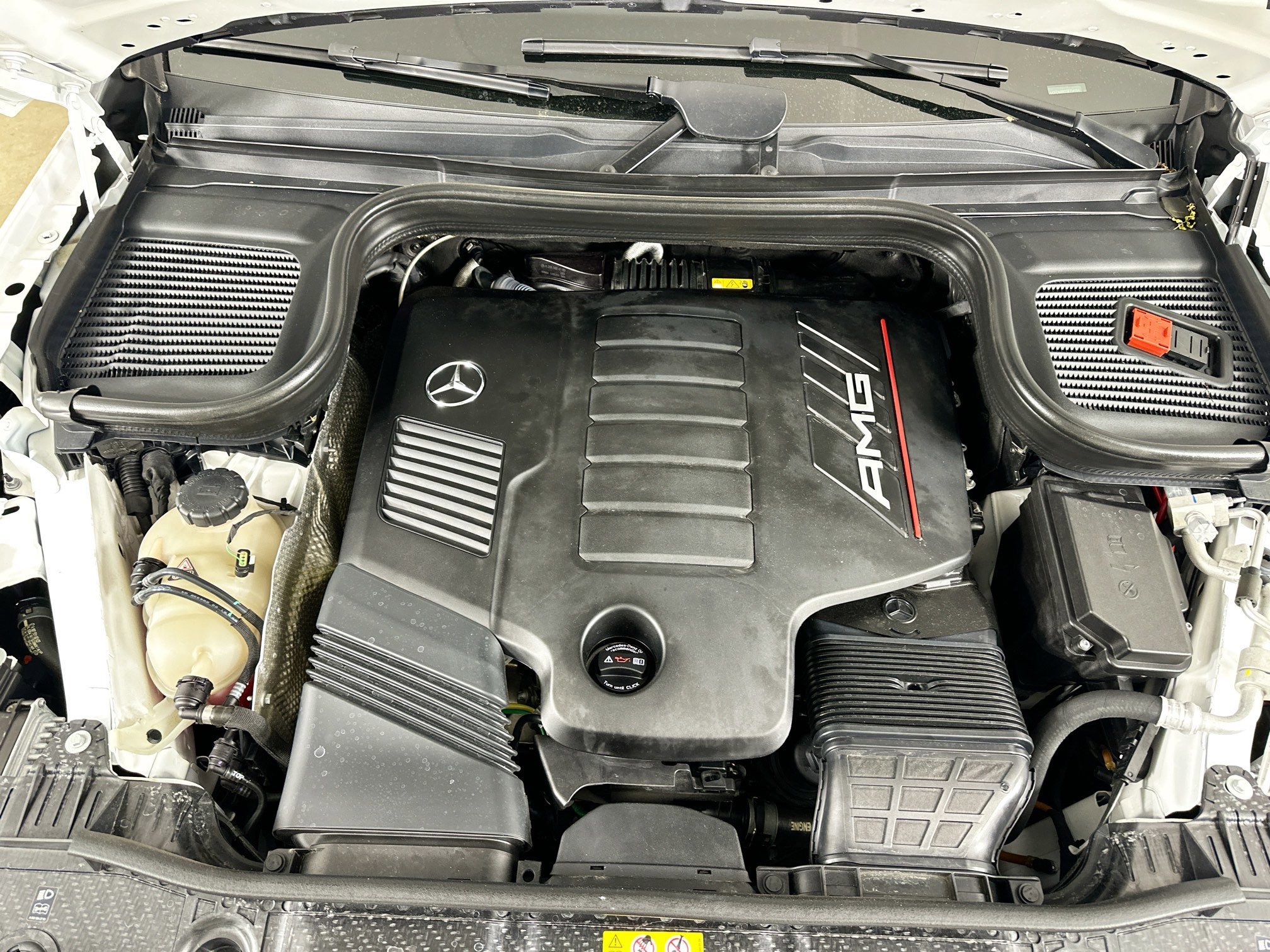 Used 2025 MANUFAKTUR Moonlight White Metallic Mercedes-Benz GLE 53 AMG® image 37