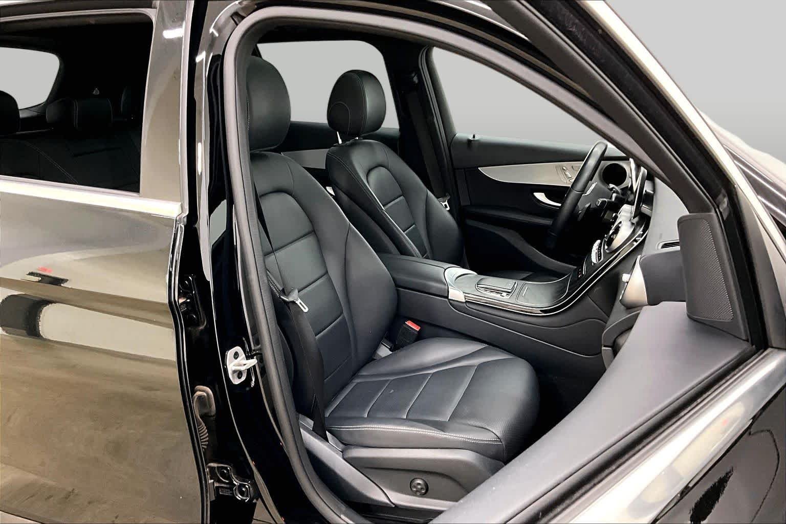 Used 2022 Black Mercedes-Benz GLC 300 image 9