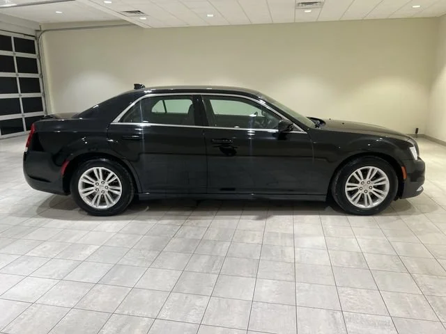 2019 Chrysler 300 Touring - Photo 6
