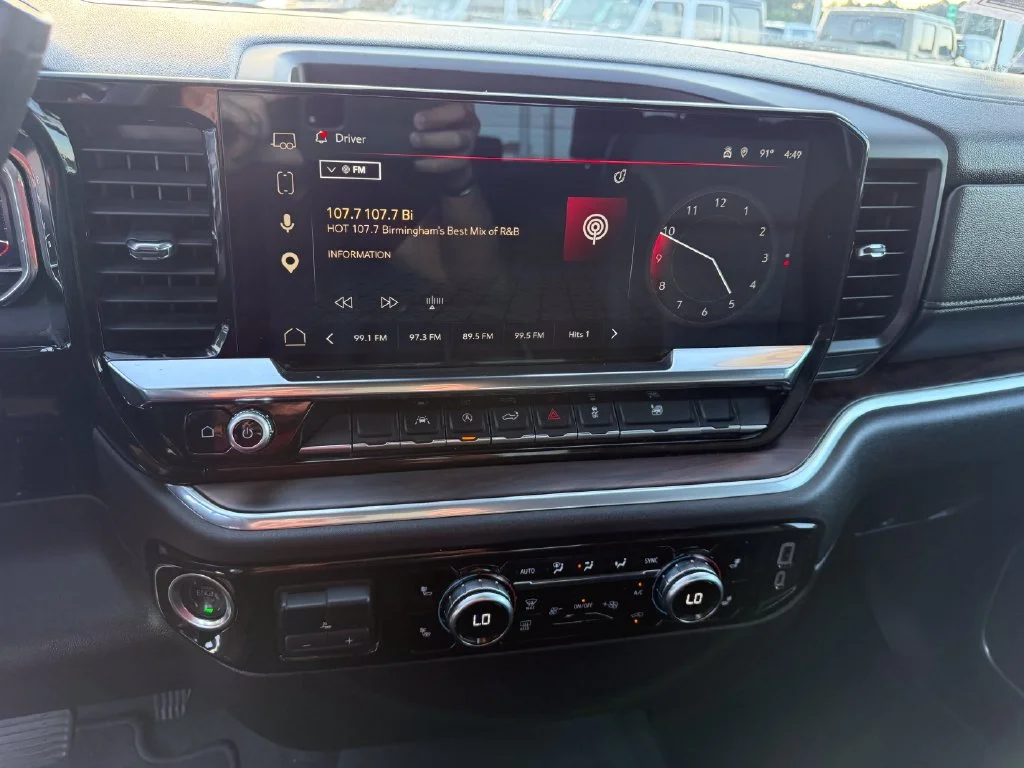 Used 2025 Silver GMC SLT image 10