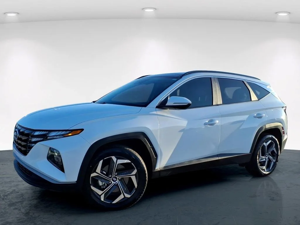 Used 2024 White Hyundai SEL Convenience image 2