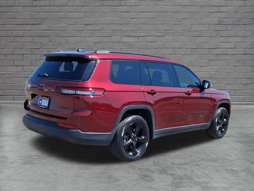 Used 2024 Red Jeep Altitude X 4x4 image 41