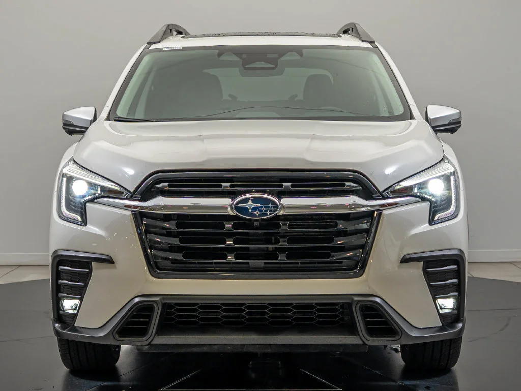 Used 2023 Crystal White Pearl Subaru Limited image 2