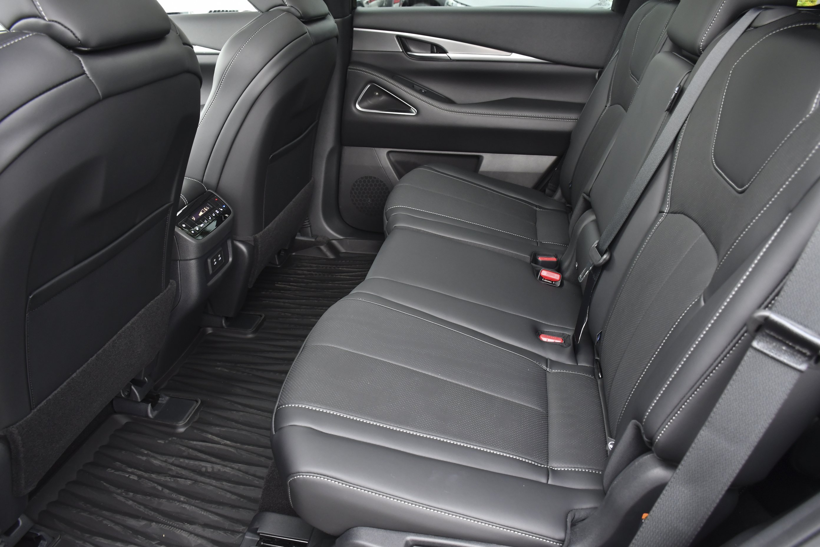 New 2027 HARBOR GRAY INFINITI Luxe FWD image 28