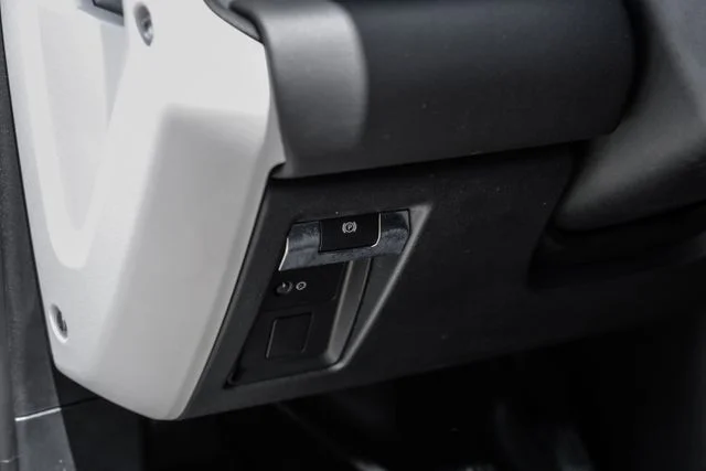 Used 2025 White Land Rover S image 31
