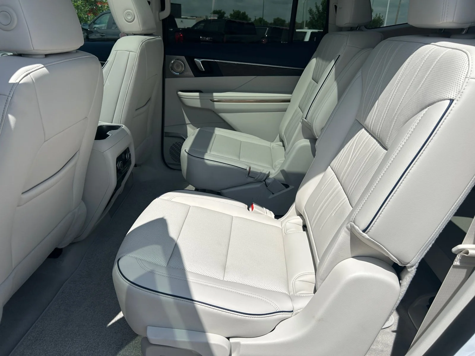 New 2026 Iridescent White Tricoat Buick Avenir AWD image 19