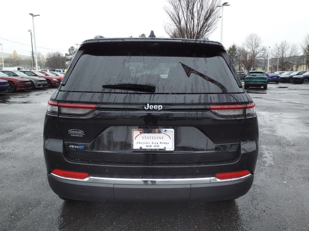 New 2024 Diamond Black Crystal Pearlcoat Jeep  image 18