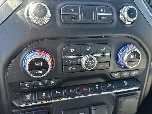 Used 2022 White GMC Denali image 34