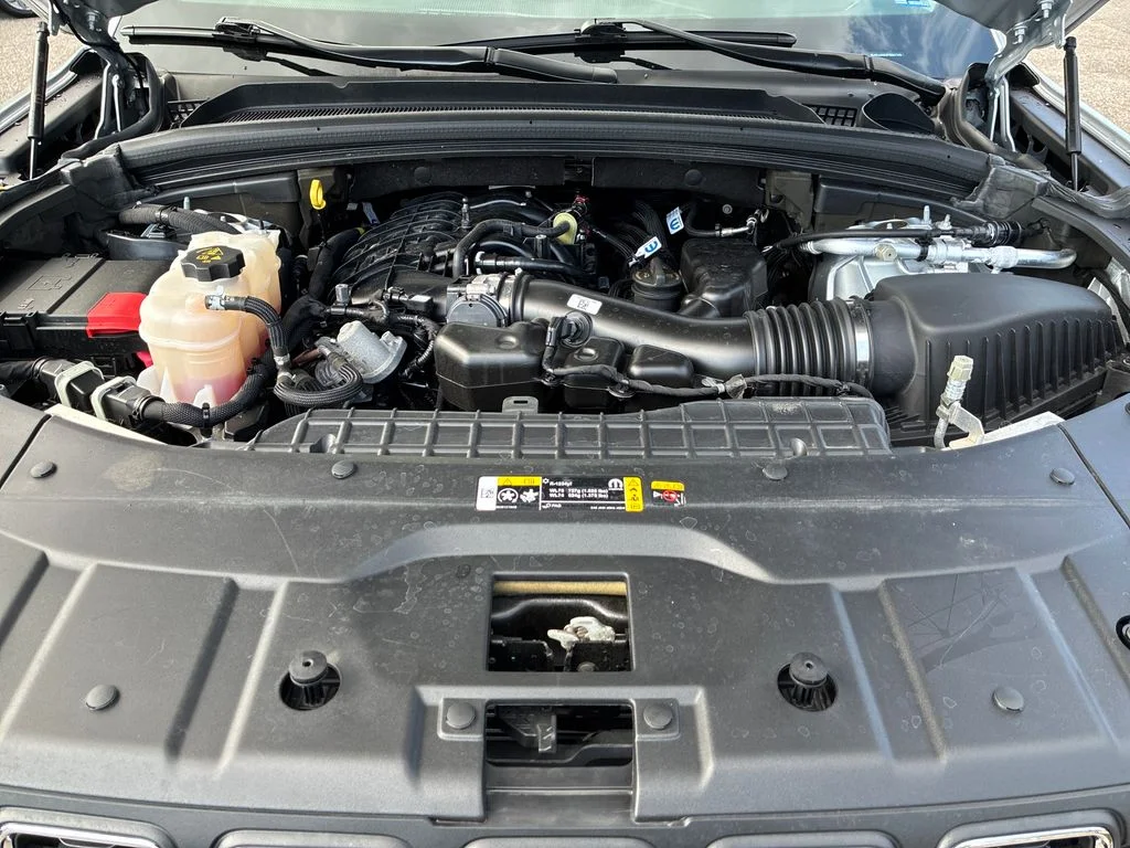Used 2023 Silver Jeep Laredo image 25
