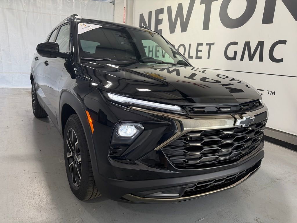 New 2026 Mosaic Black Metallic Chevrolet ACTIV image 36