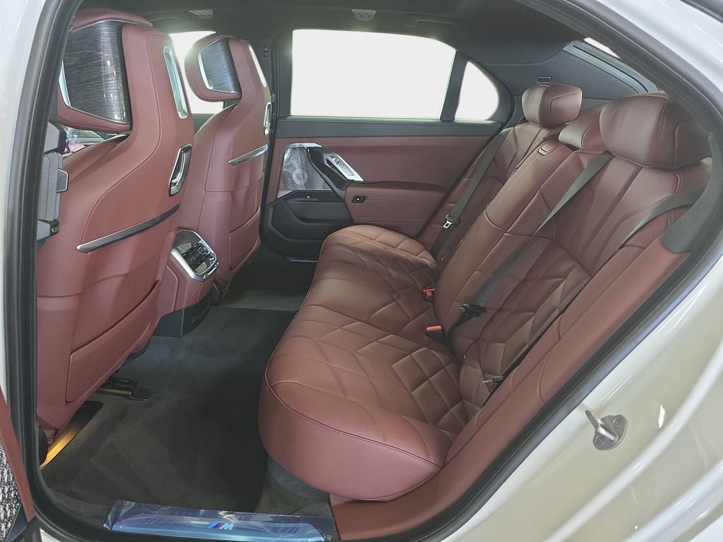 2026 BMW 7 Series 760i - Photo 8