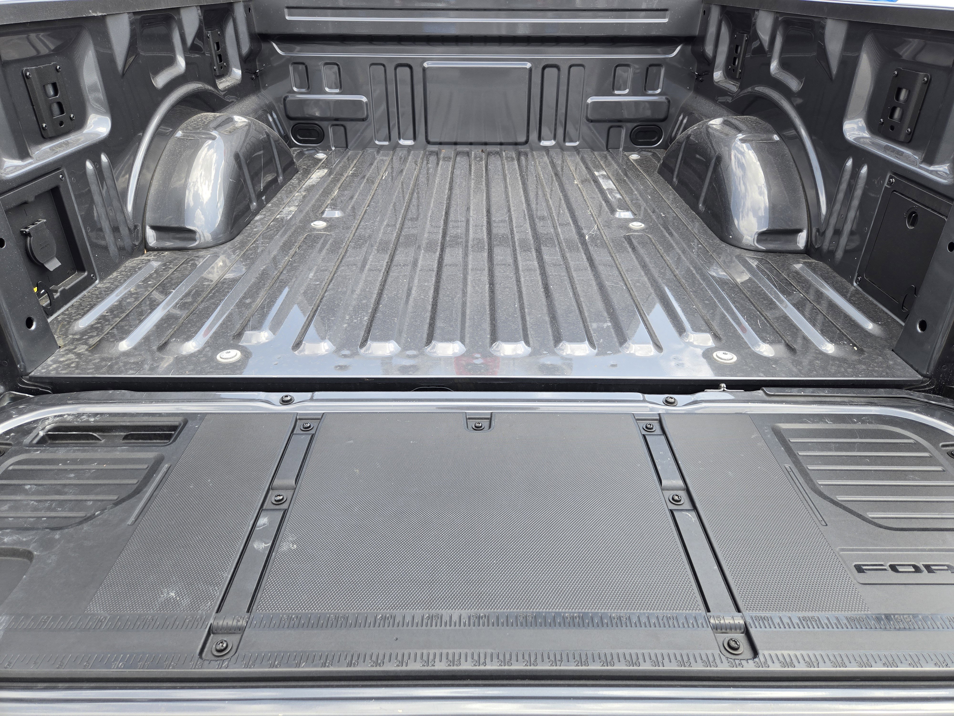 New 2026 Carbonized Gray Metallic Ford XLT image 21