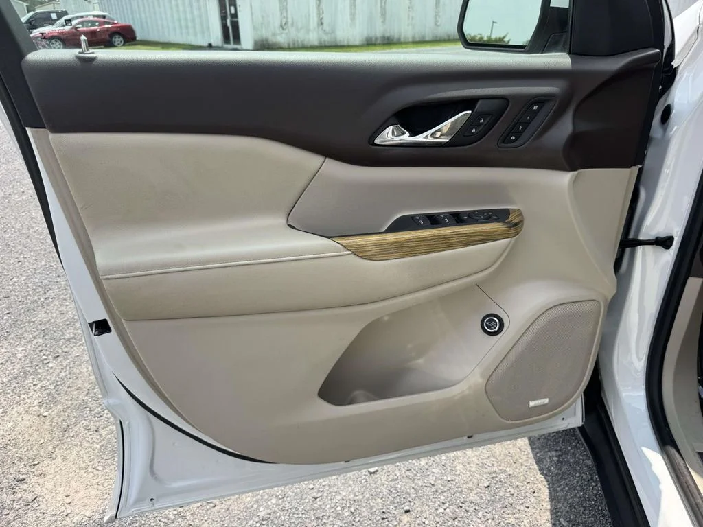Used 2017 White GMC Denali image 27
