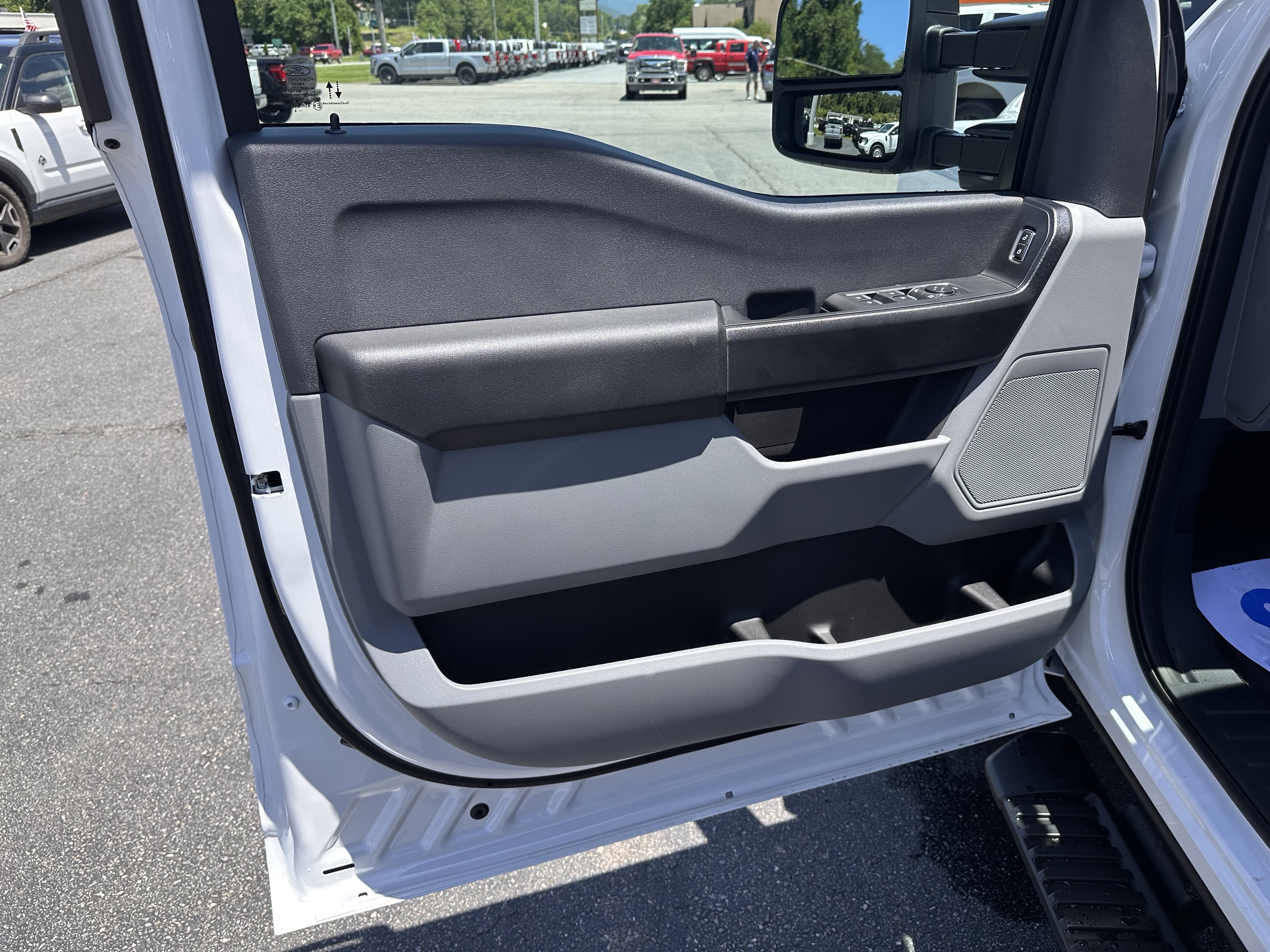 New 2026 Oxford White Ford F-250® XL image 10