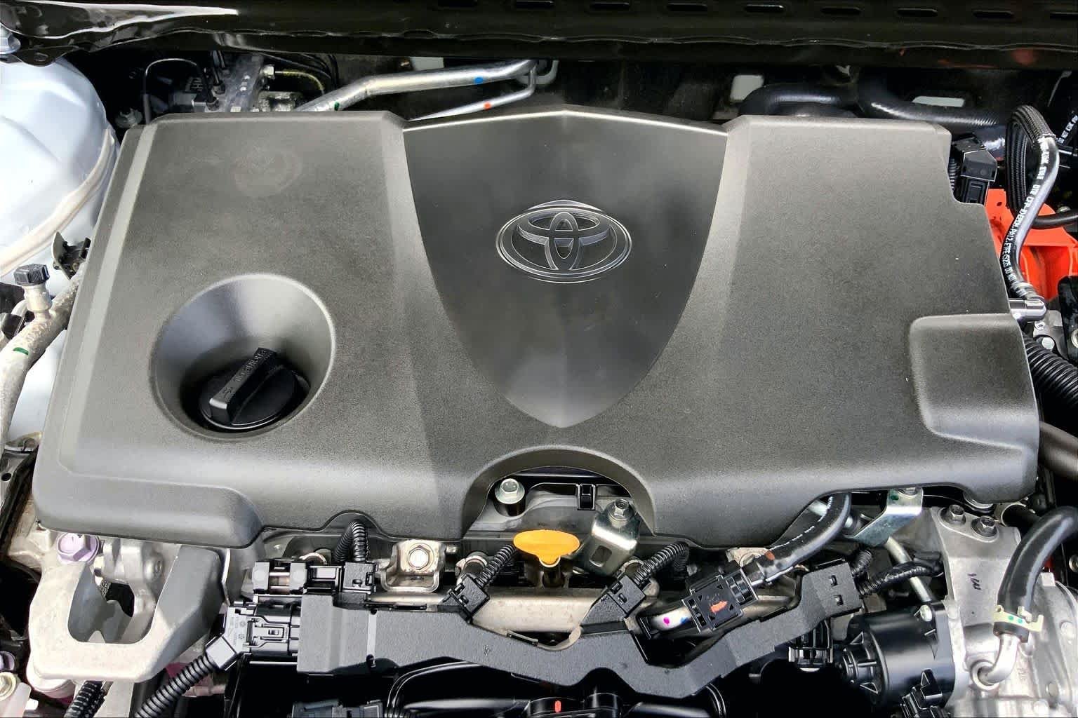 Used 2025 Ice Cap Toyota LE image 32